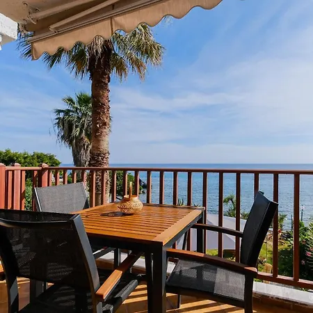 Amphitriti Seafront Apartments, Loutra *