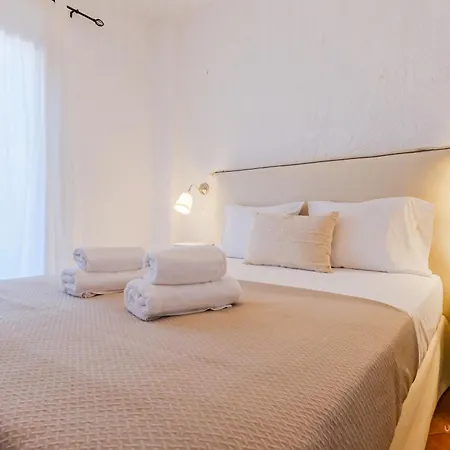 Amphitriti Seafront Apartments, Loutra