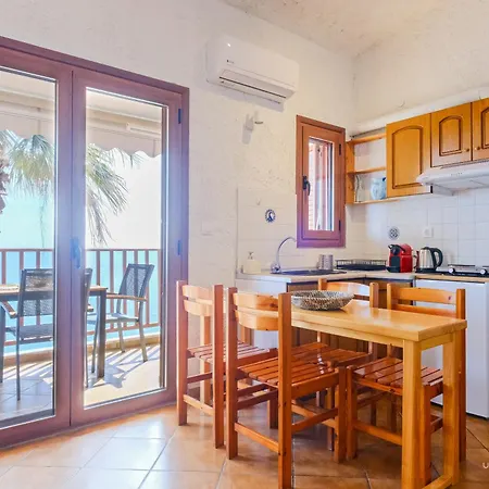 Amphitriti Seafront Apartments, Loutra