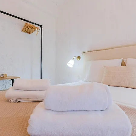 Amphitriti Seafront Apartments, Loutra