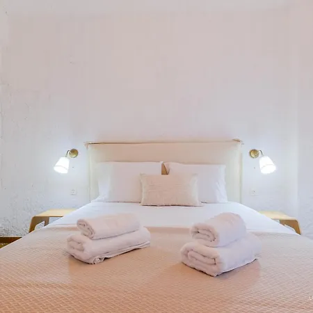 Amphitriti Seafront Apartments, Loutra