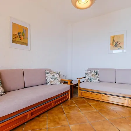 Amphitriti Seafront Apartments, Loutra