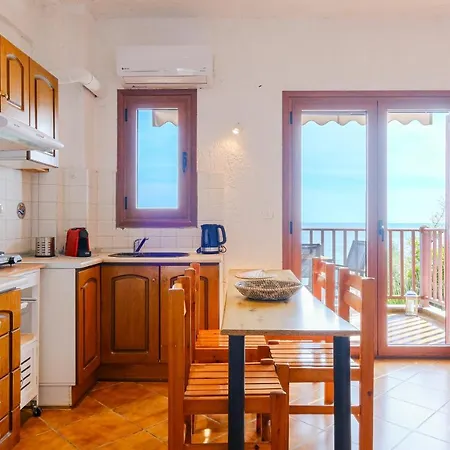 Amphitriti Seafront Apartments, Loutra Agia Paraskevi (Kassandra)