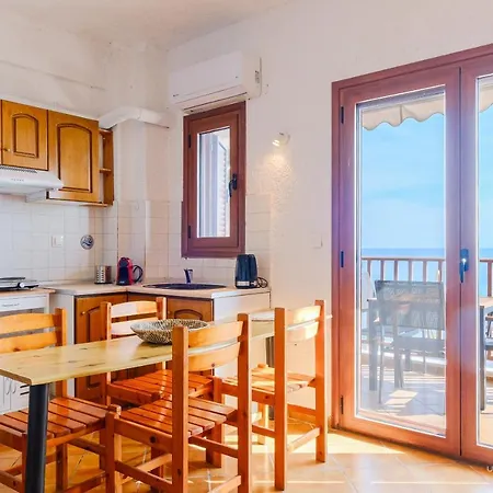 Amphitriti Seafront Apartments, Loutra Apartmán