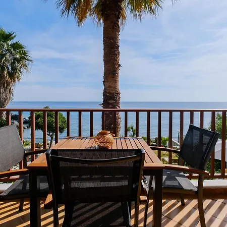Amphitriti Seafront Apartments, Loutra *
