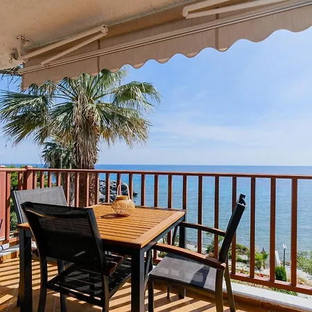 Amphitriti Seafront Apartments, Loutra