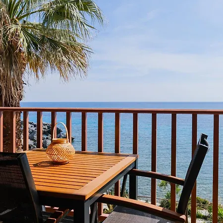 Amphitriti Seafront Apartments, Loutra