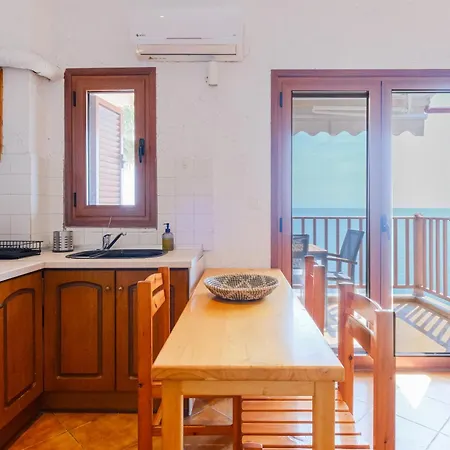 Amphitriti Seafront Apartments, Loutra Apartmán *