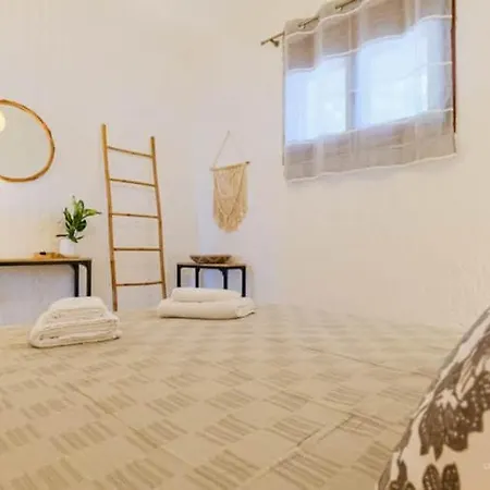 Amphitriti Seafront Apartments, Loutra