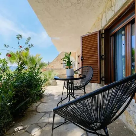 Amphitriti Seafront Apartments, Loutra Apartmán