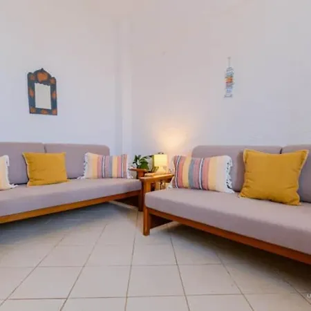 Amphitriti Seafront Apartments, Loutra