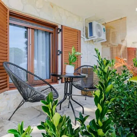 Amphitriti Seafront Apartments, Loutra Agia Paraskevi (Kassandra)